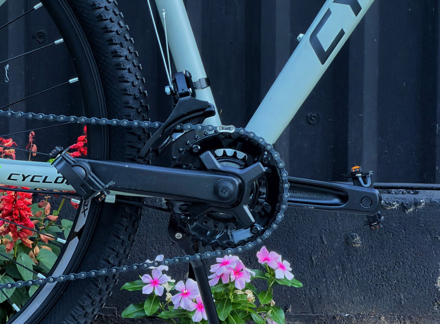 BICICLETA RIN 29 CYCLONE - ARENA 2x8
