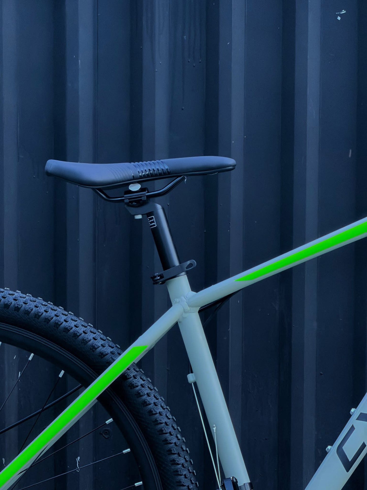 BICICLETA RIN 29 CYCLONE - ARENA 2x8
